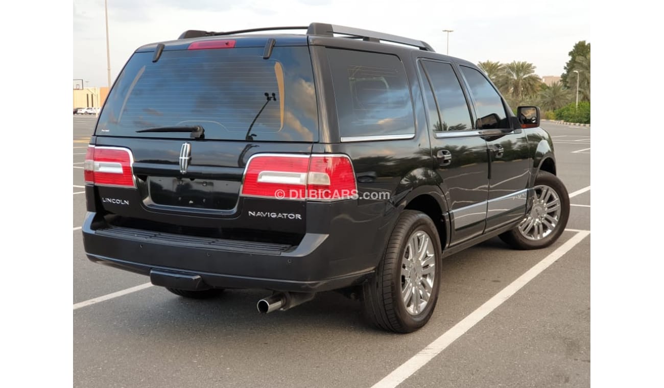لينكولن نافيجاتور Lincoln Navigator 2010 GCC Perfect Condition - Accident Free