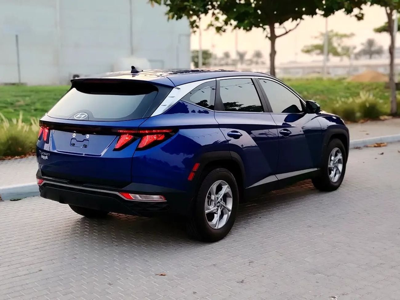 Hyundai Tucson US specs Clean Title With Original Paint Mid Option With Very Low KM
