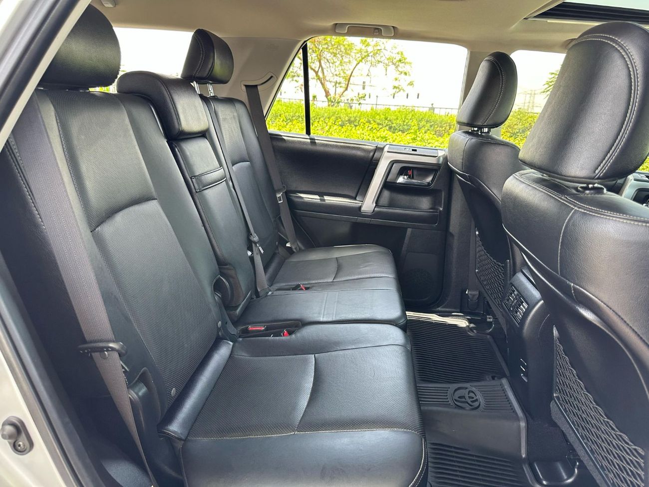 تويوتا Runner4 TOYOTA 4RUNNER LIMITED | FULL OPTION | 7 SEATS & 4X4 | UAE PASS