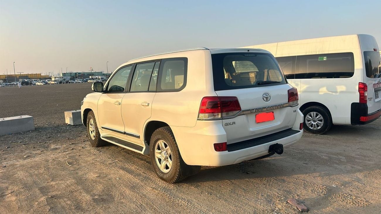 Toyota Land Cruiser GXR-4.5L-Diesel-LHD-Automatic-4wd-GCC specs-8 Cylinders-8 Seats-5 Doors