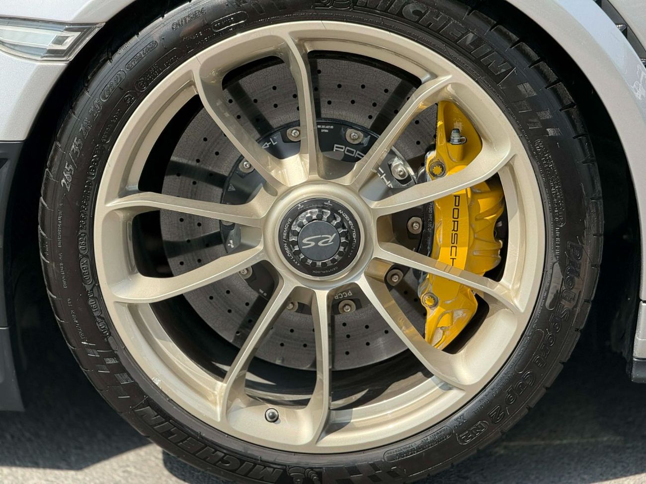 Porsche 911 GT2 RS 3.8L GCC SPEC NEAT AND CLEAN