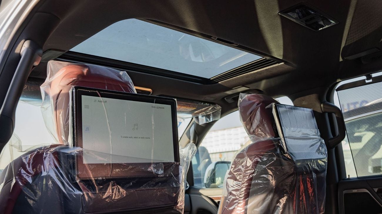 Lexus LX 600 2025 Lexus LX600 Signature 3.5L AT Petrol (White)