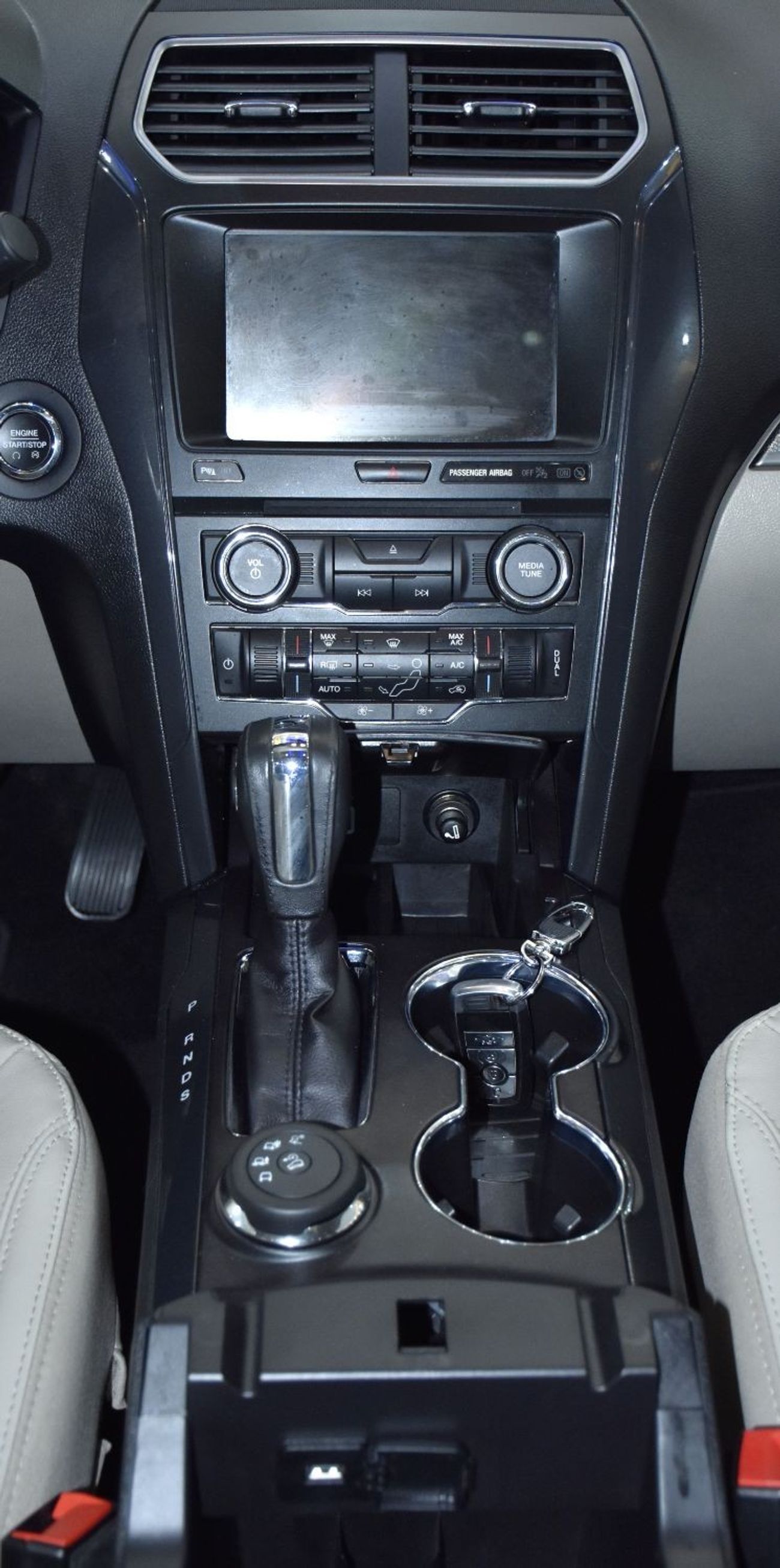 فورد إكسبلورر EXCELLENT DEAL for our Ford Explorer XLT 4WD ( 2018 Model ) in Grey Color GCC Specs