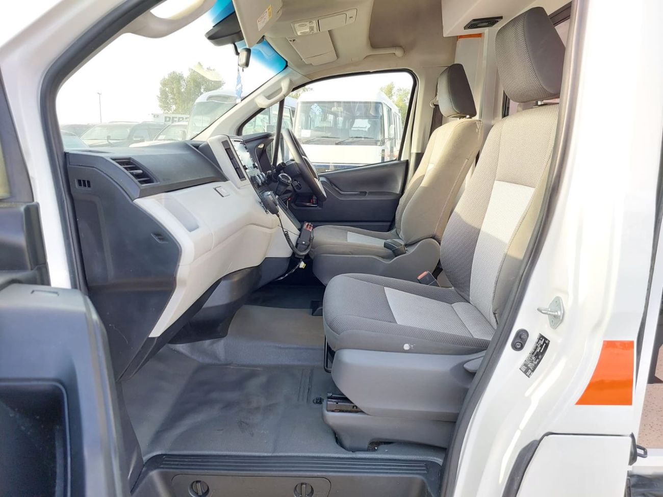 تويوتا هاياس TOYOTA HIACE VAN AMBULANCE RHD 2020 MODEL 2.8 L DIESEL AUTOMATIC(PM04638)