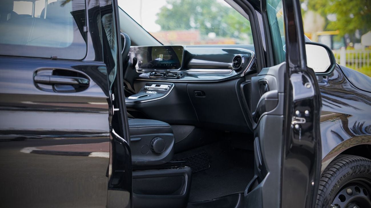 Mercedes-Benz V 300 2025 Mercedes Benz V300 Extra Long 2.0 - Black Inside Black | Export Only