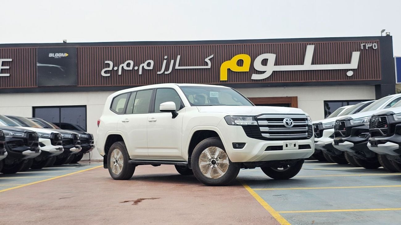 تويوتا لاند كروزر GXR WHITE-BLACK ELECTRIC DRIVER SEATS