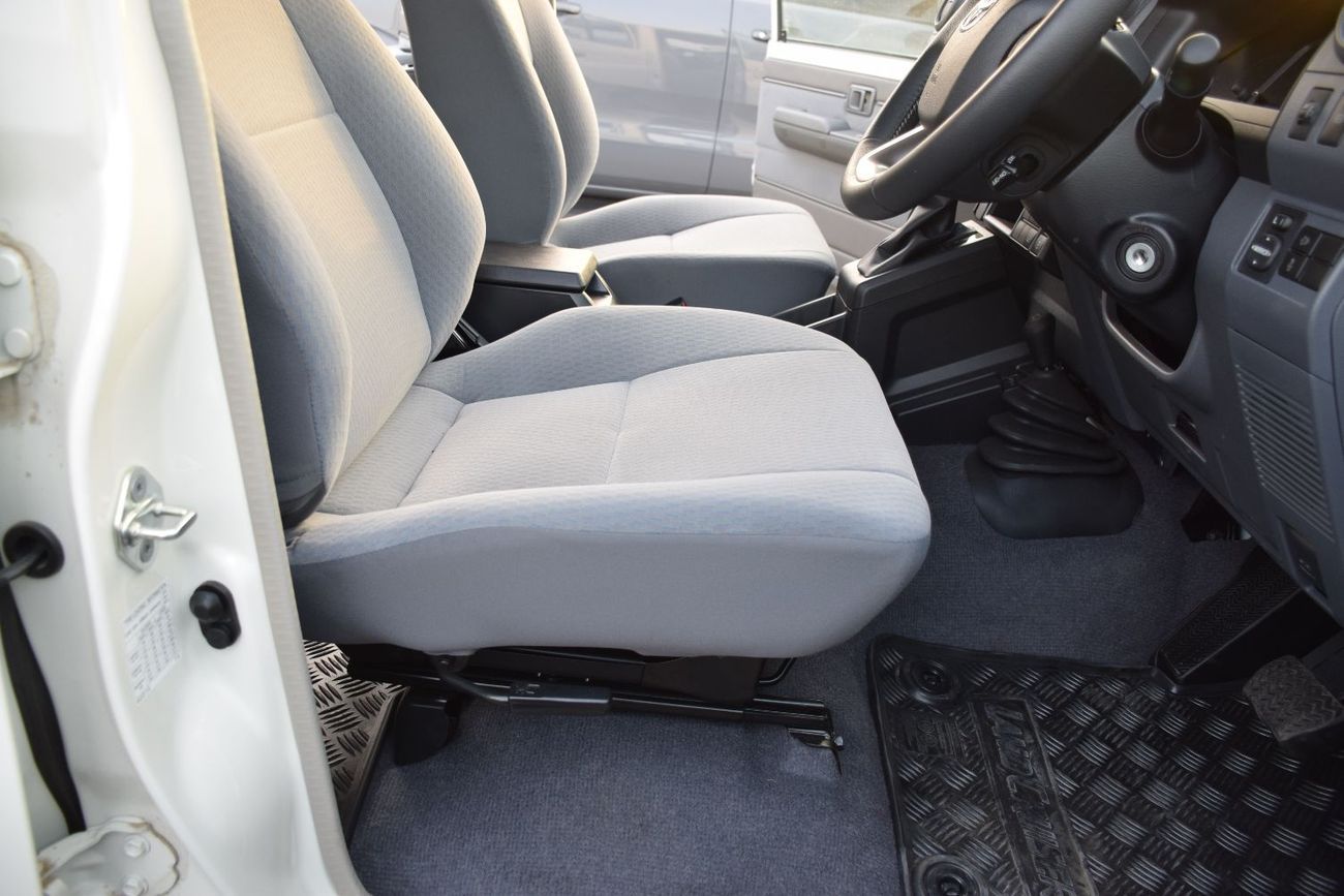 Toyota Land Cruiser Pick Up 4x4 Diesel 2.8L (Right hand)