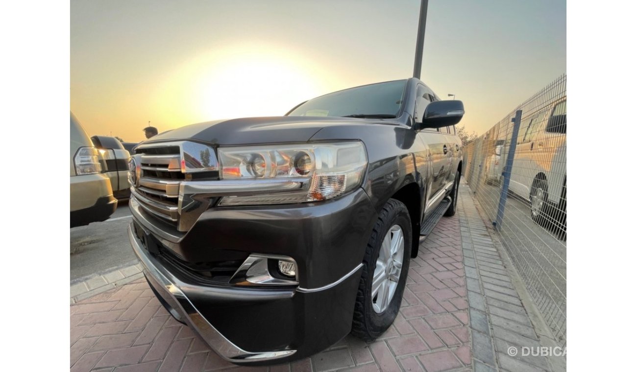 Toyota Land Cruiser Toyota Sahara Landcruiser Diesel engine model 2012 grey color full option top of the range car very