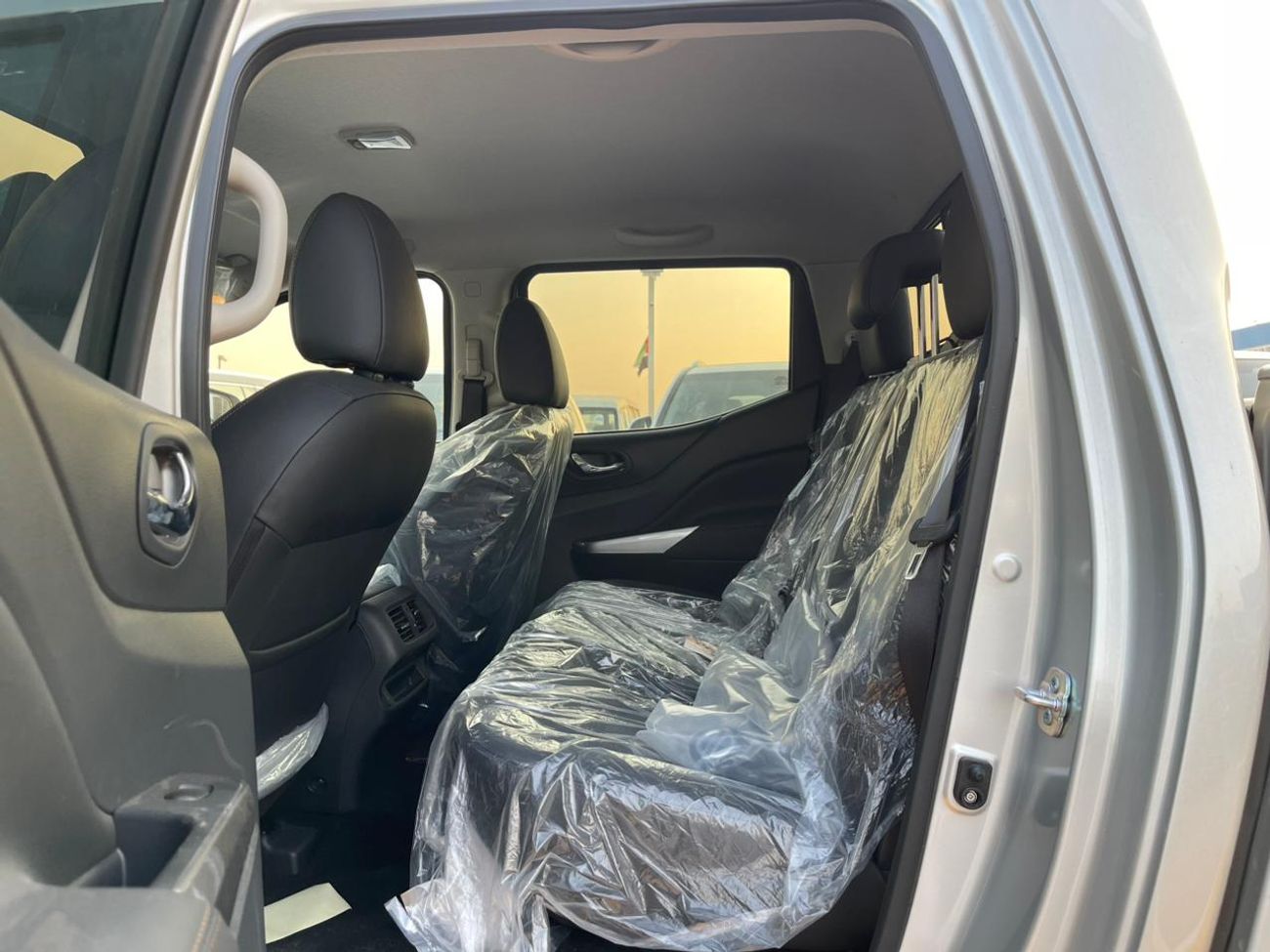 Nissan Navara G 2.5L 4WD M/T Nissan Navara Double Cab  2.5L Petrol 4WD 5 Seater MT