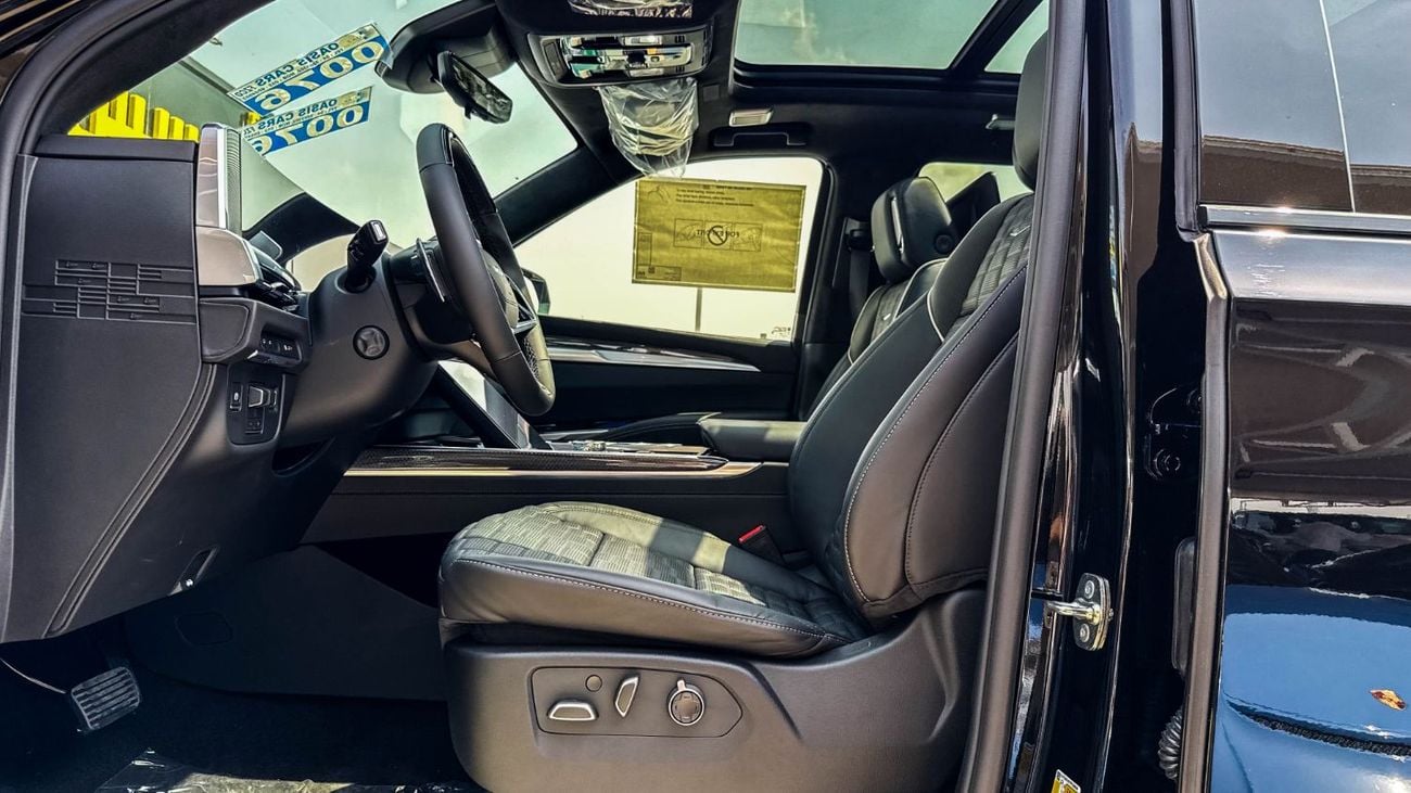 كاديلاك إسكالاد V Executive 6.2L V8 Supercharged 4WD 2026 Brand New American Specs