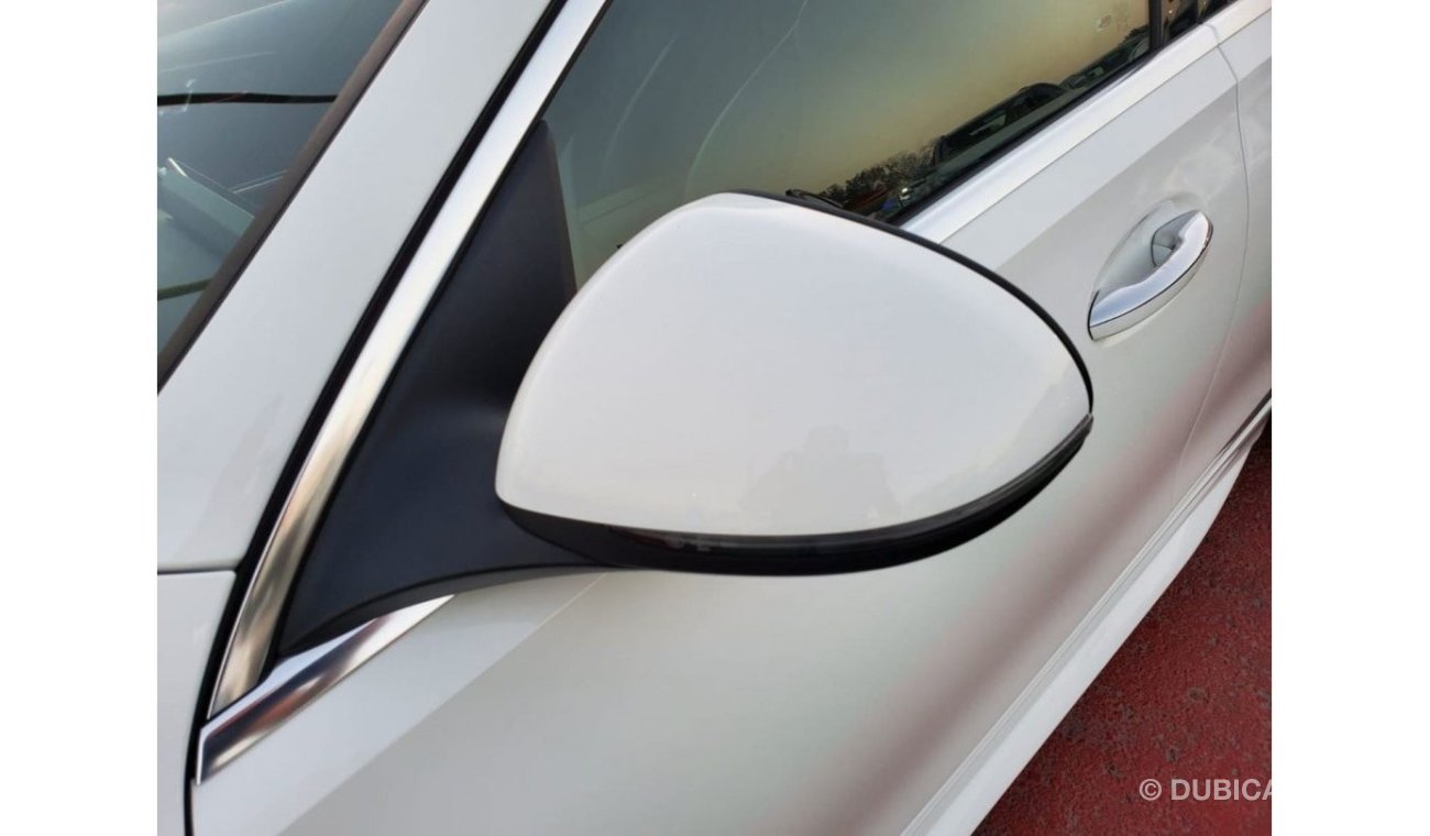 Mercedes-Benz C 200 Mercedes-Benz C200 2022 sedan AWD 1.5L petrol White  color