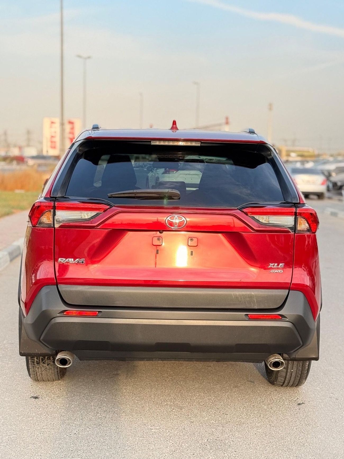 تويوتا راف ٤ XLE AWD 2.5 Sunroof  2024