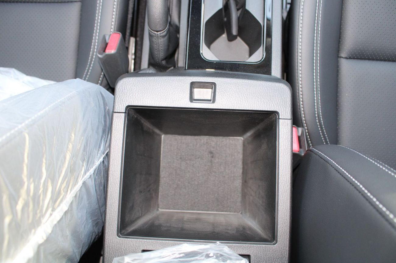 Mitsubishi L200 MITSUBISHI L200 2.4L DIESEL DOUBLE CABIN 4 X 4 SPORTERO AUTO