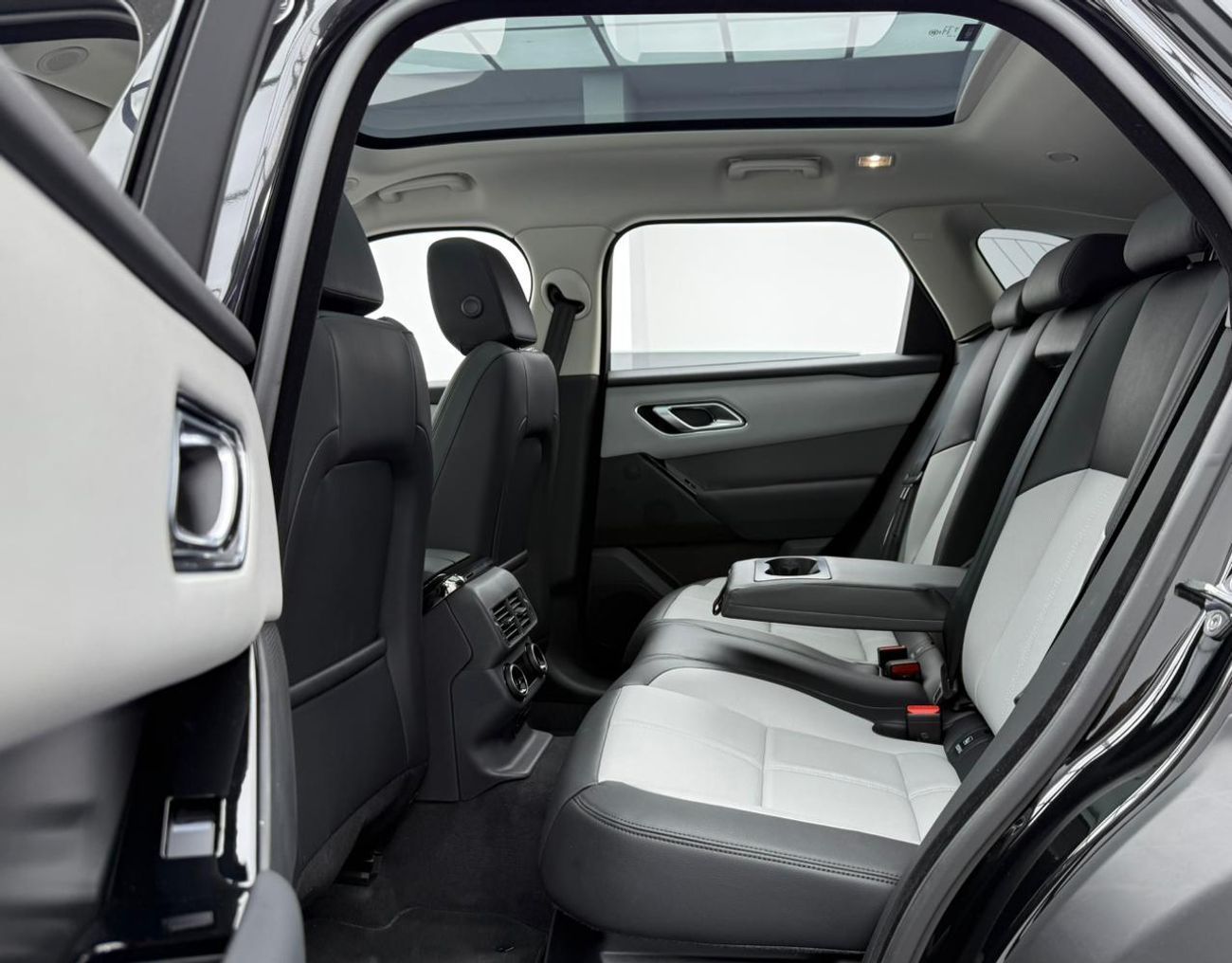 Land Rover Range Rover Velar Dynamic SE P250 2.0L 2025 Range Rover Velar P250 Dynamic SE, 5 Years RR Warranty + Service Pack, Exc