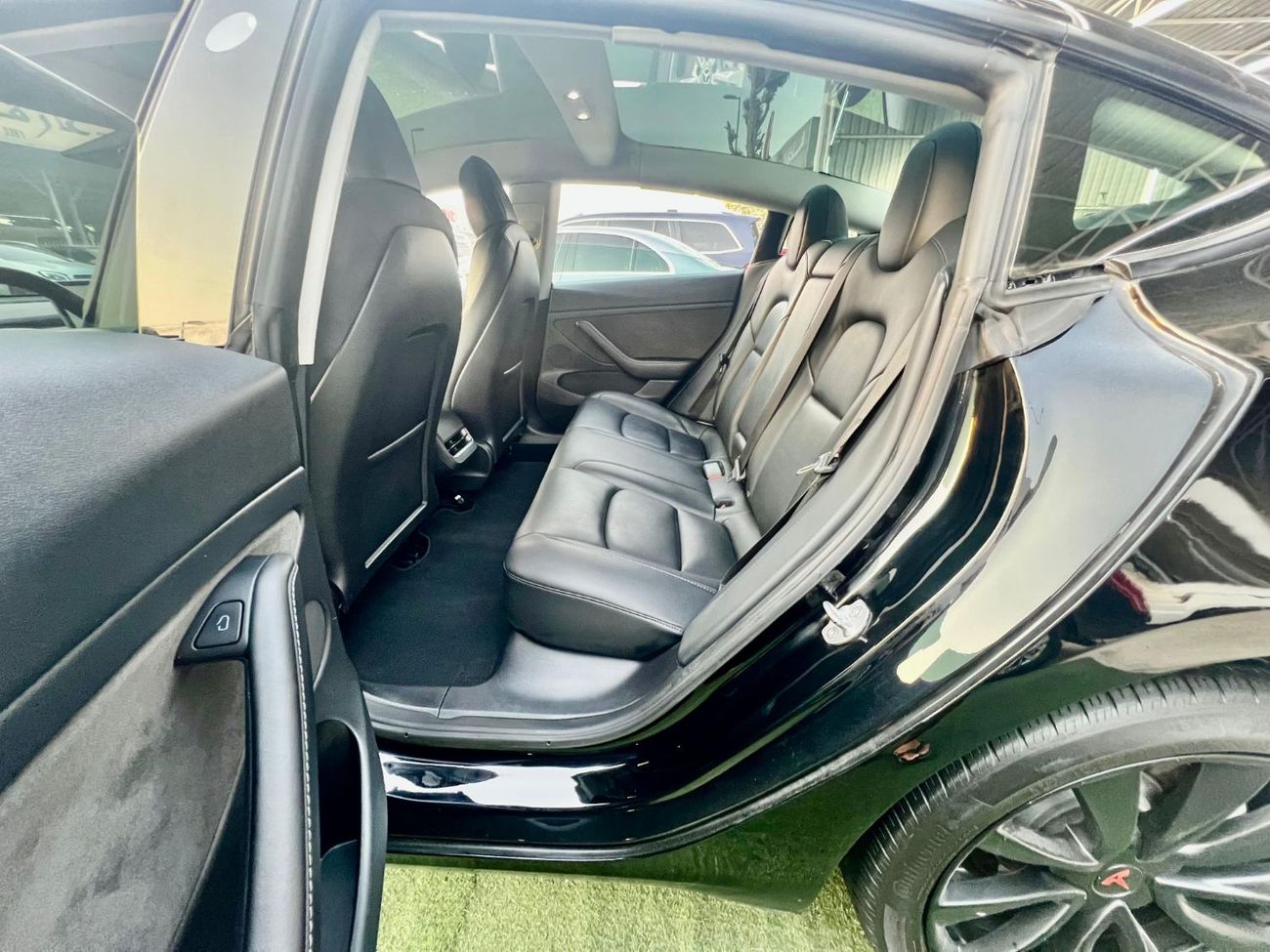 Tesla Model 3 Rear-Wheel Drive warranty 40,000 km and service