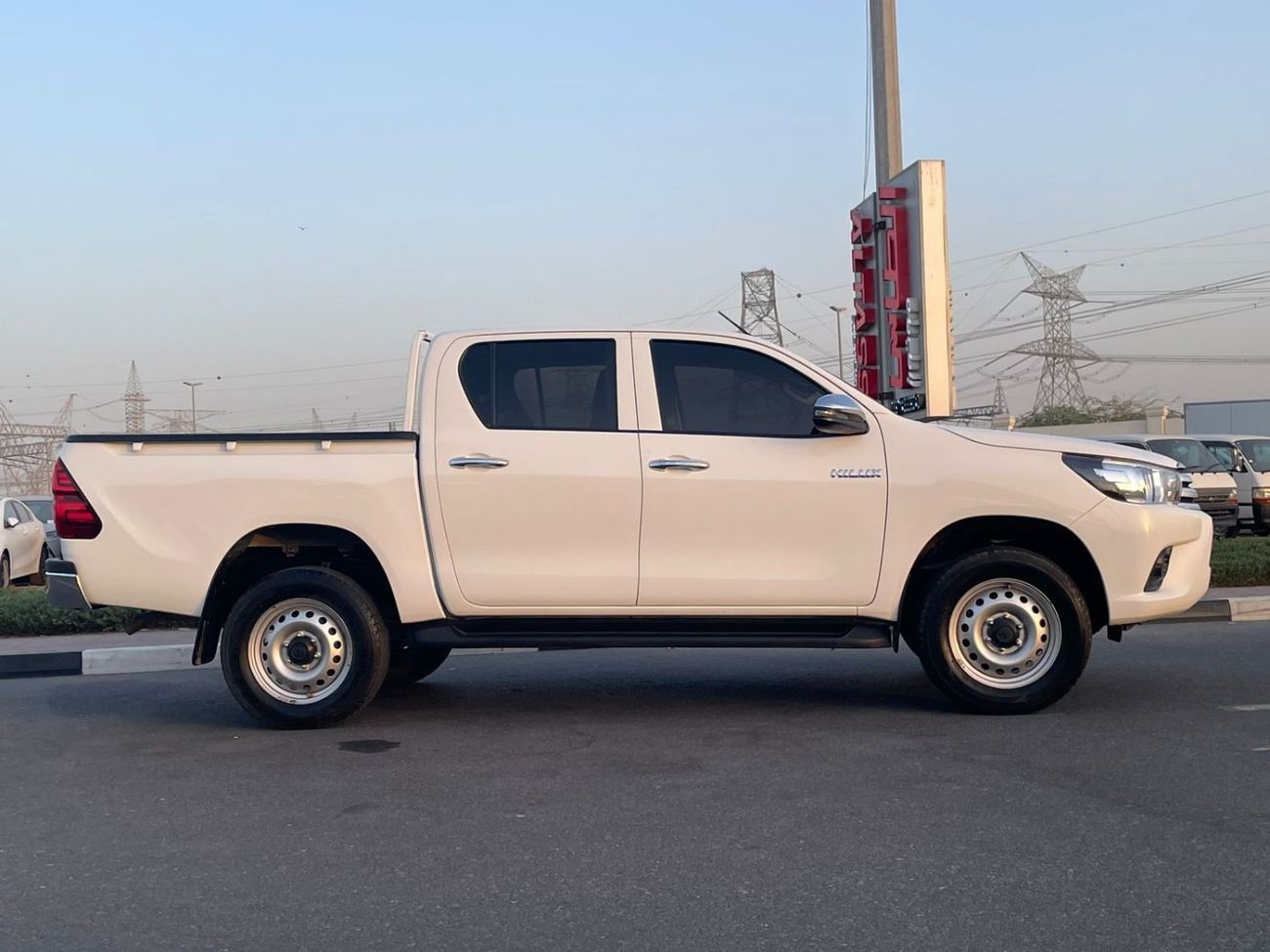 Toyota Hilux 2021 Toyota Hilux SR5 2.7L V4 - Automatic 4x4 AWD - Door Auto - Patrol Fuel - Side Step -