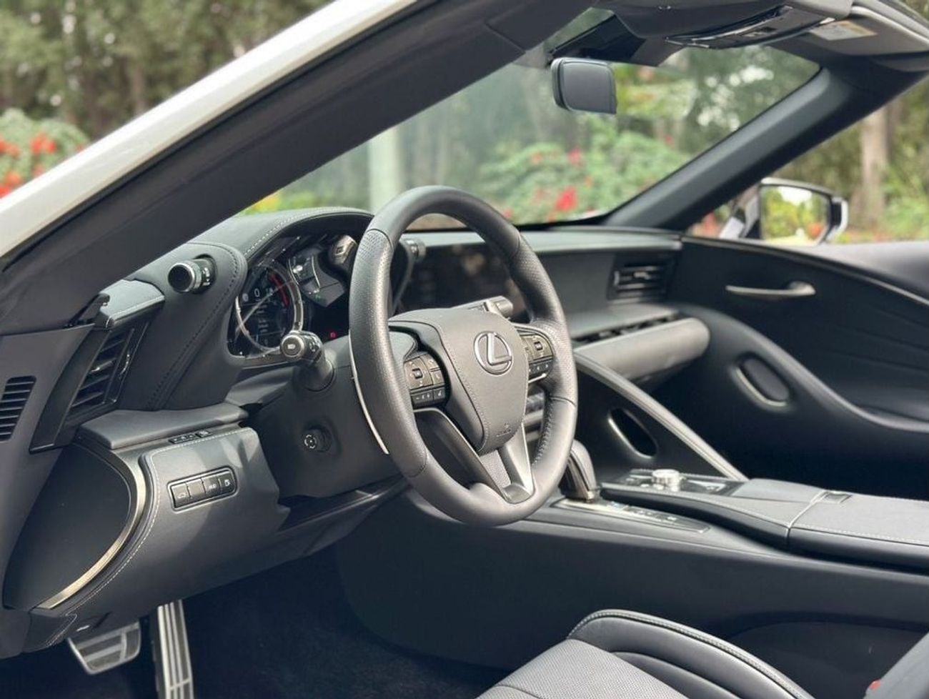 لكزس LC500 كابريوليه Titanium  5.0L Lexus LC500 Convertible Titanium 5.0L Titanium 5.0L | 2024 | Zero Km | V8 471 HP | Wa