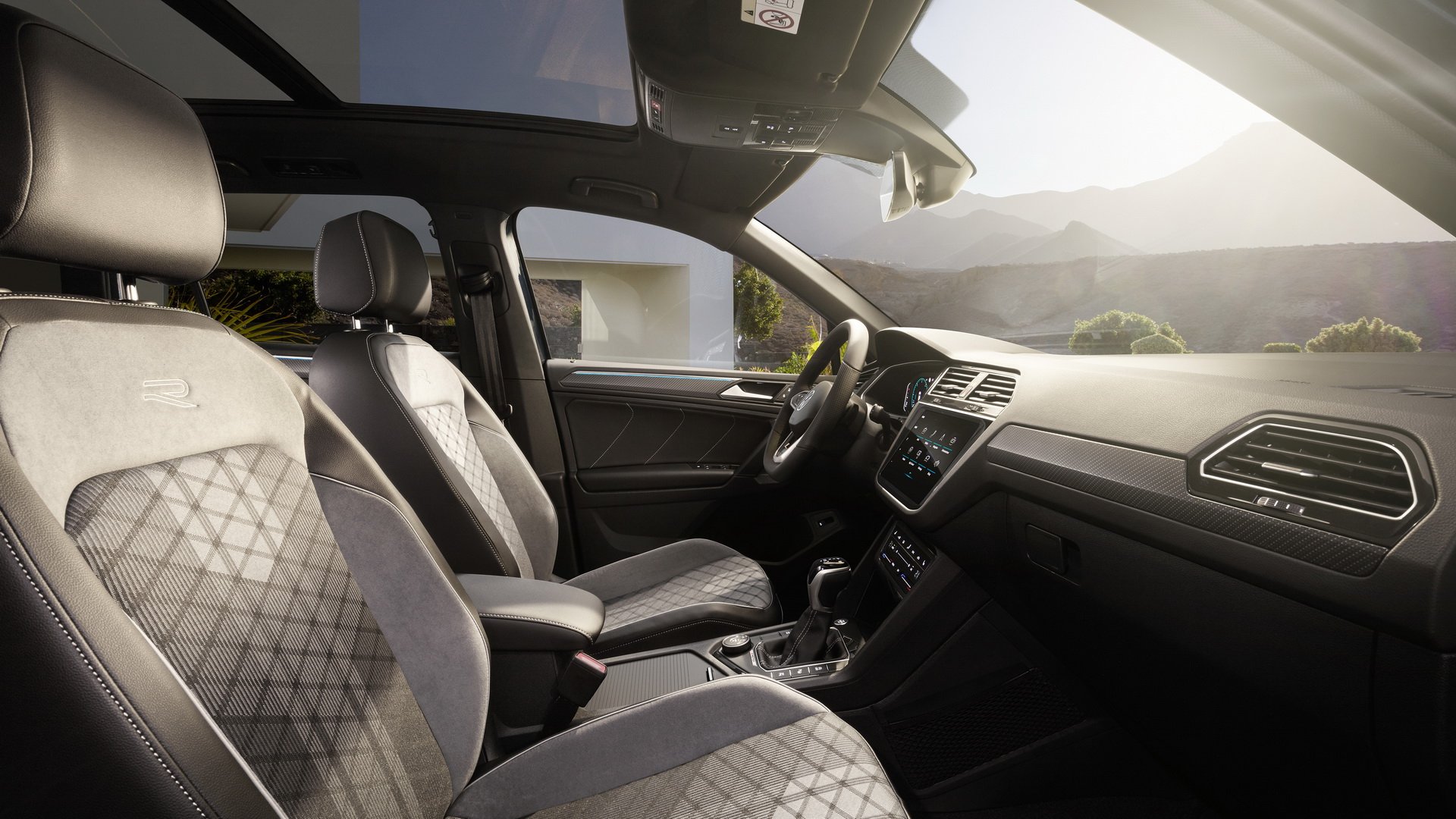 Volkswagen Tiguan interior - Front Seats