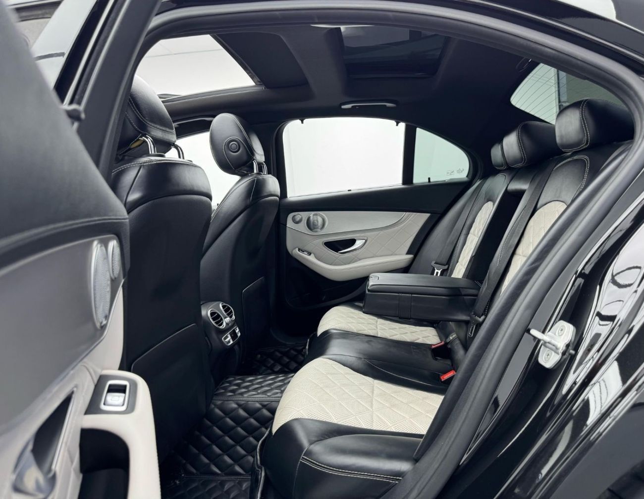 Mercedes-Benz C 63S AMG Std 4.0L Sedan 2015 Mercedes-Benz C63 S AMG, Full Service History, Excellent Condition, GCC