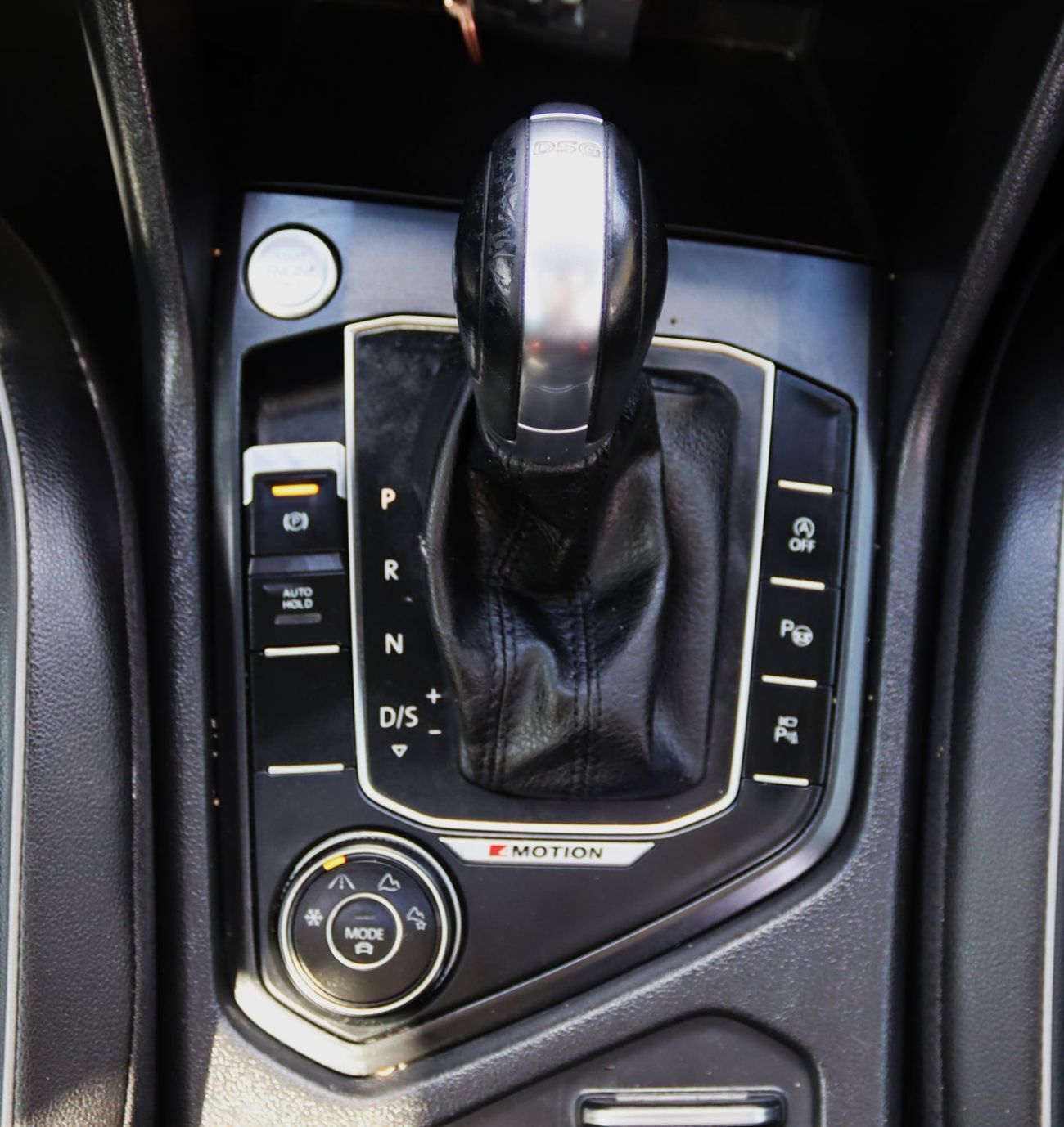 Volkswagen Tiguan R-Line 2.0L Volkswagen Tiguan 2018 - GCC - Accident-free - 2.0L  - Full options - Excellent conditio