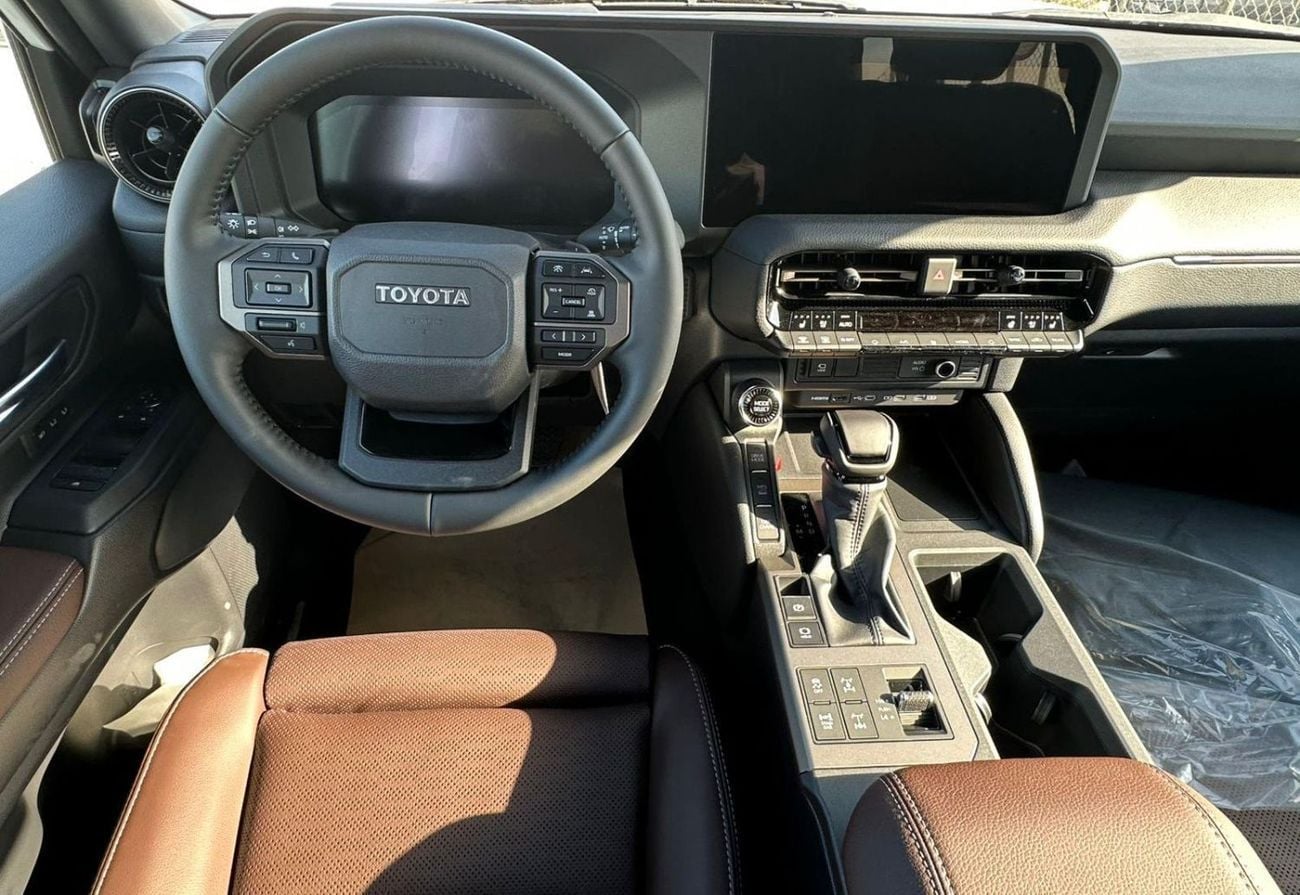 تويوتا برادو VXR Adventure Dual Tone 2.4T