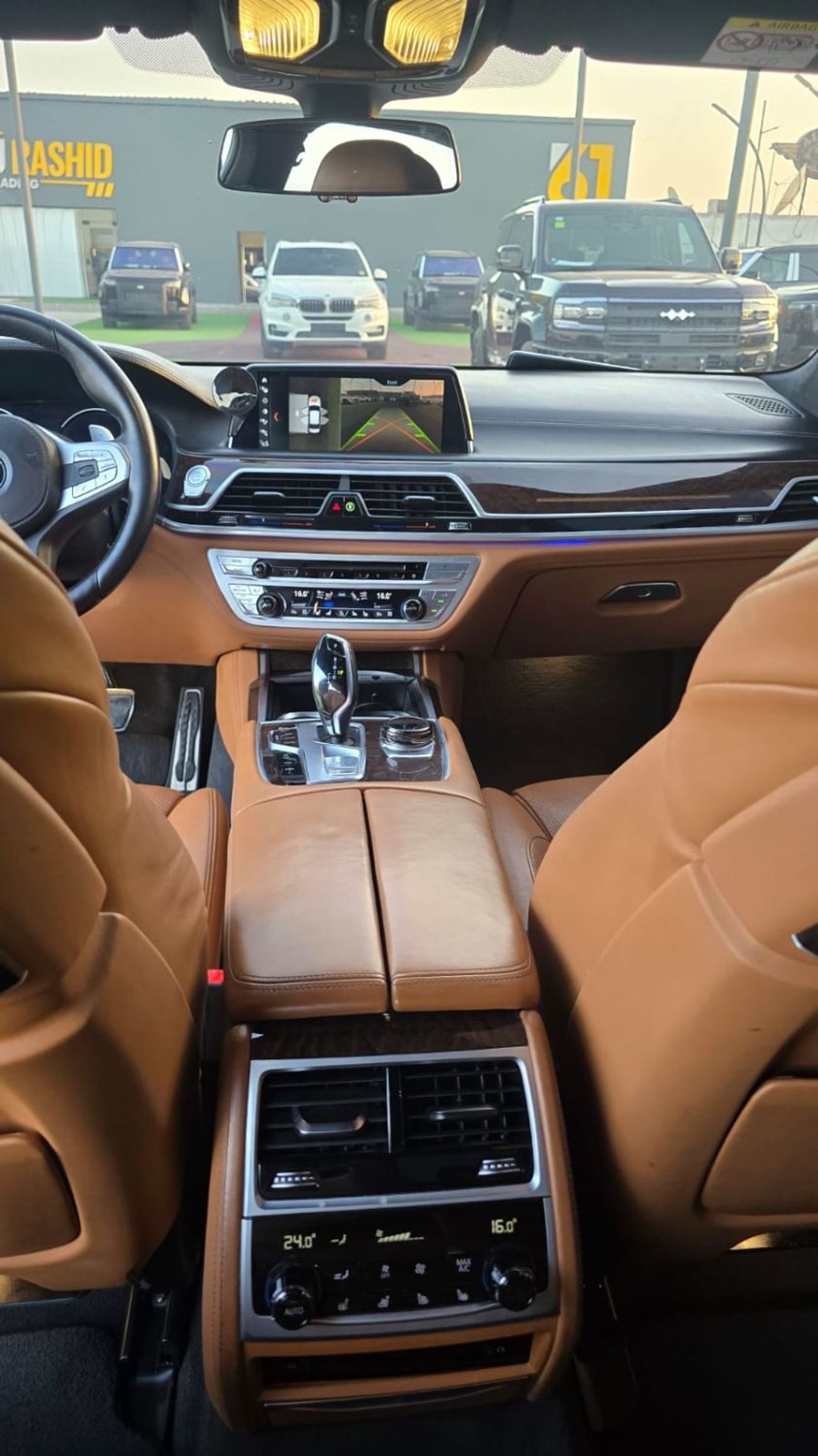 BMW 750Li Luxury 4.4L (443 HP)