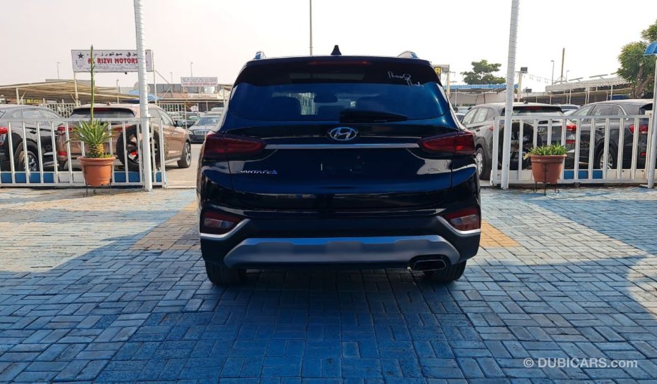 Hyundai Santa Fe car in good condition 2020 2.4L 4WD full configuration