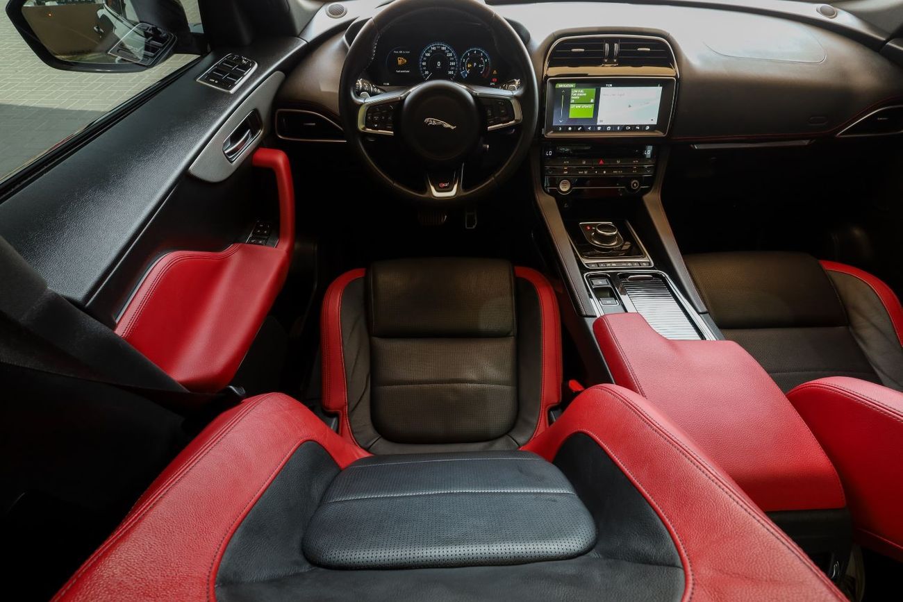 Jaguar F Pace Jaguar F-Pace S 2020 GCC under Warranty with Flexible Down-Payment.