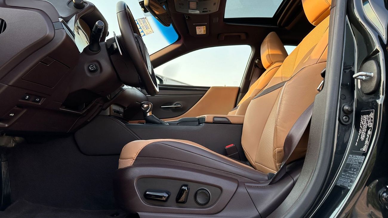 Lexus ES300h 2.5L Hybrid 4 Cylinders Full Service History 2021 GCC