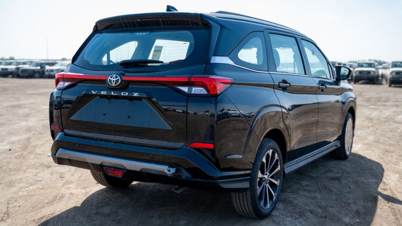 تويوتا فيلوز 1.5L Petrol | 7 Seater | 4 Door