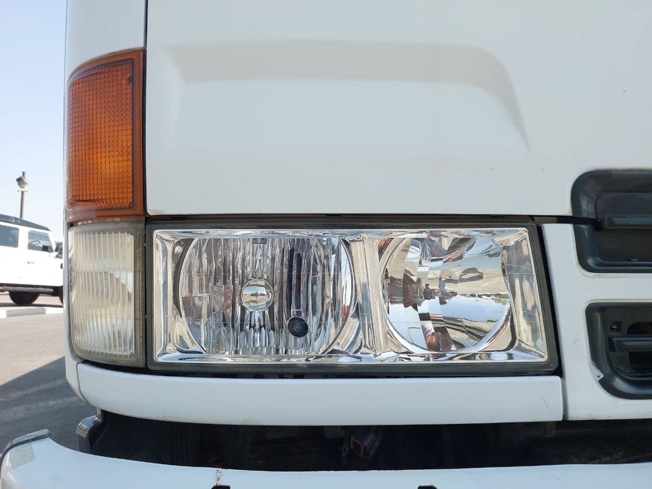 ميتسوبيشي فايتر MITSUBISHI FIGHTER WATER TANKER TRUCK RHD 2001 MODEL 8.2 L DIESEL MANUAL(PM50931)