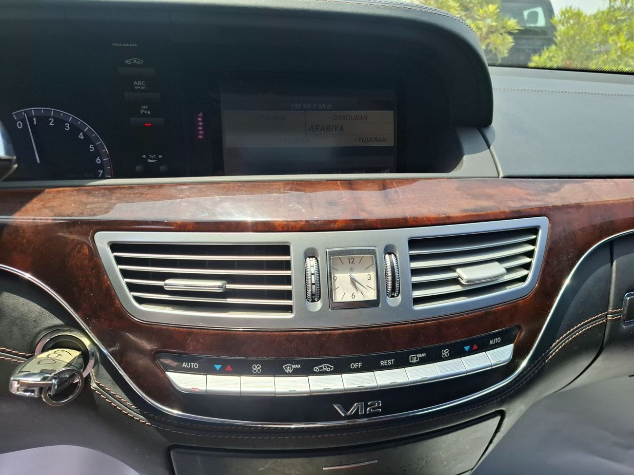 Mercedes Benz S600 Std 5.5L Mercedes-Benz S600 2012 full option