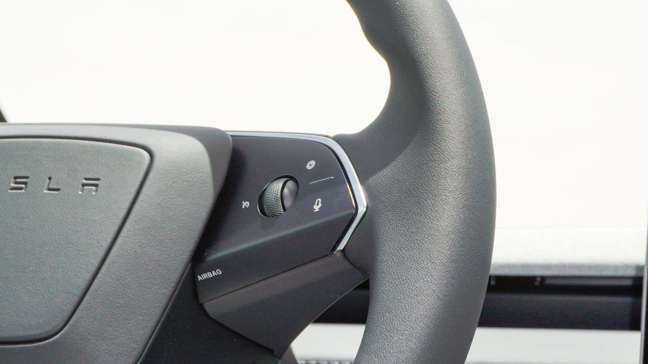 تسلا موديل Y Tesla Model Y Long Range Version/20 Inches AWD .Export Price.