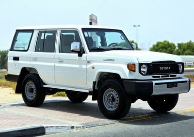تويوتا لاند كروزر LC76 PETROL 4.0L - STD - E - DIFF LOCK - A/T - WHITE INSIDE BEIGE - 2025 - OMANI