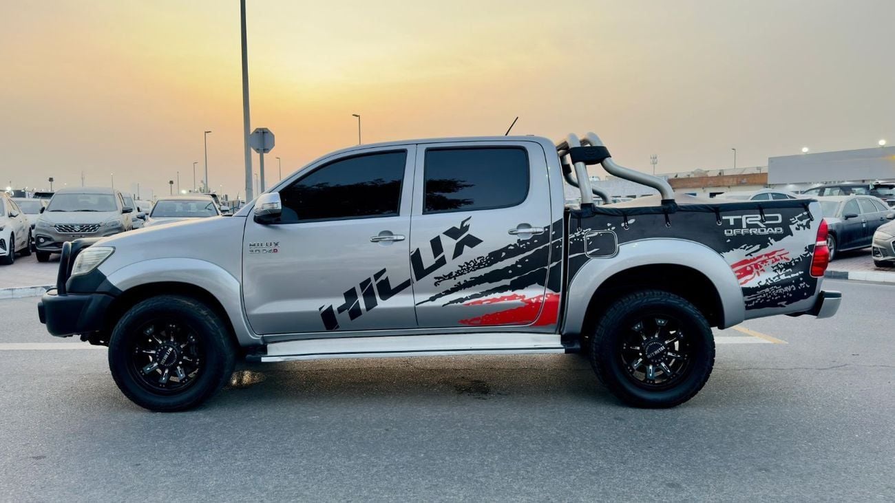 Toyota Hilux DOUBLE CABIN | 3.0L DIESEL | BULL BAR + ROLL BAR | RHD | AUTOMATIC  TRANSMISSION | 2015