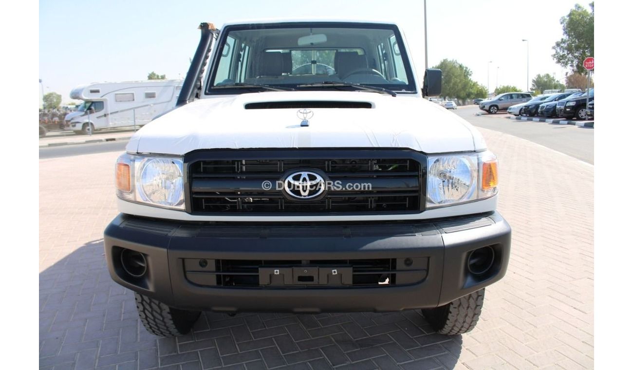 تويوتا لاند كروزر بيك آب 4.5L V8 Diesel Double Cab STD Manual