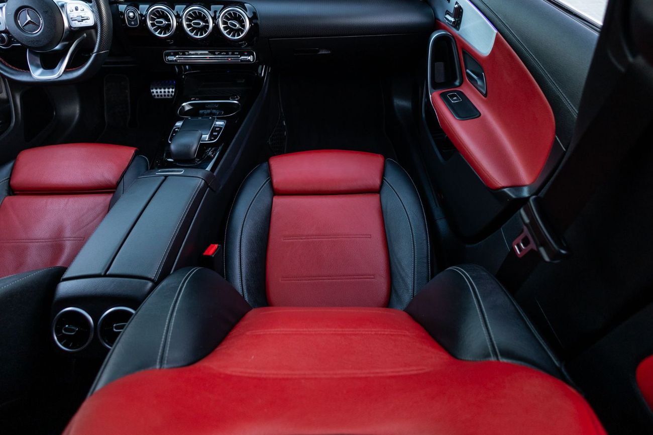 Mercedes-Benz CLA 250 Premium + 2.0L