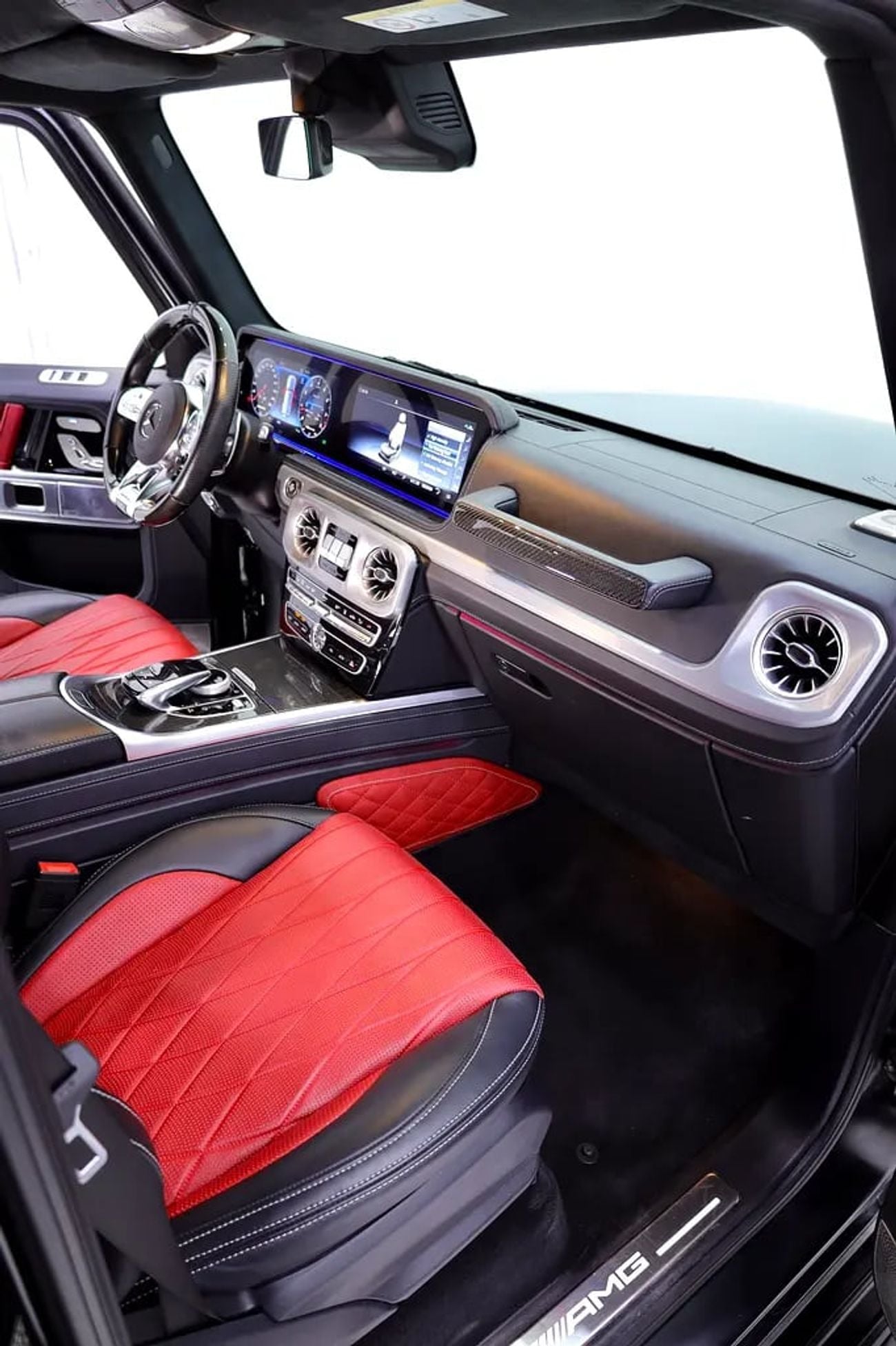 Mercedes Benz G63 AMG G63 DOUBLE NIGHT PACKAGE + CARBON + DIAMOND SEATS + FILE IN GARGASH