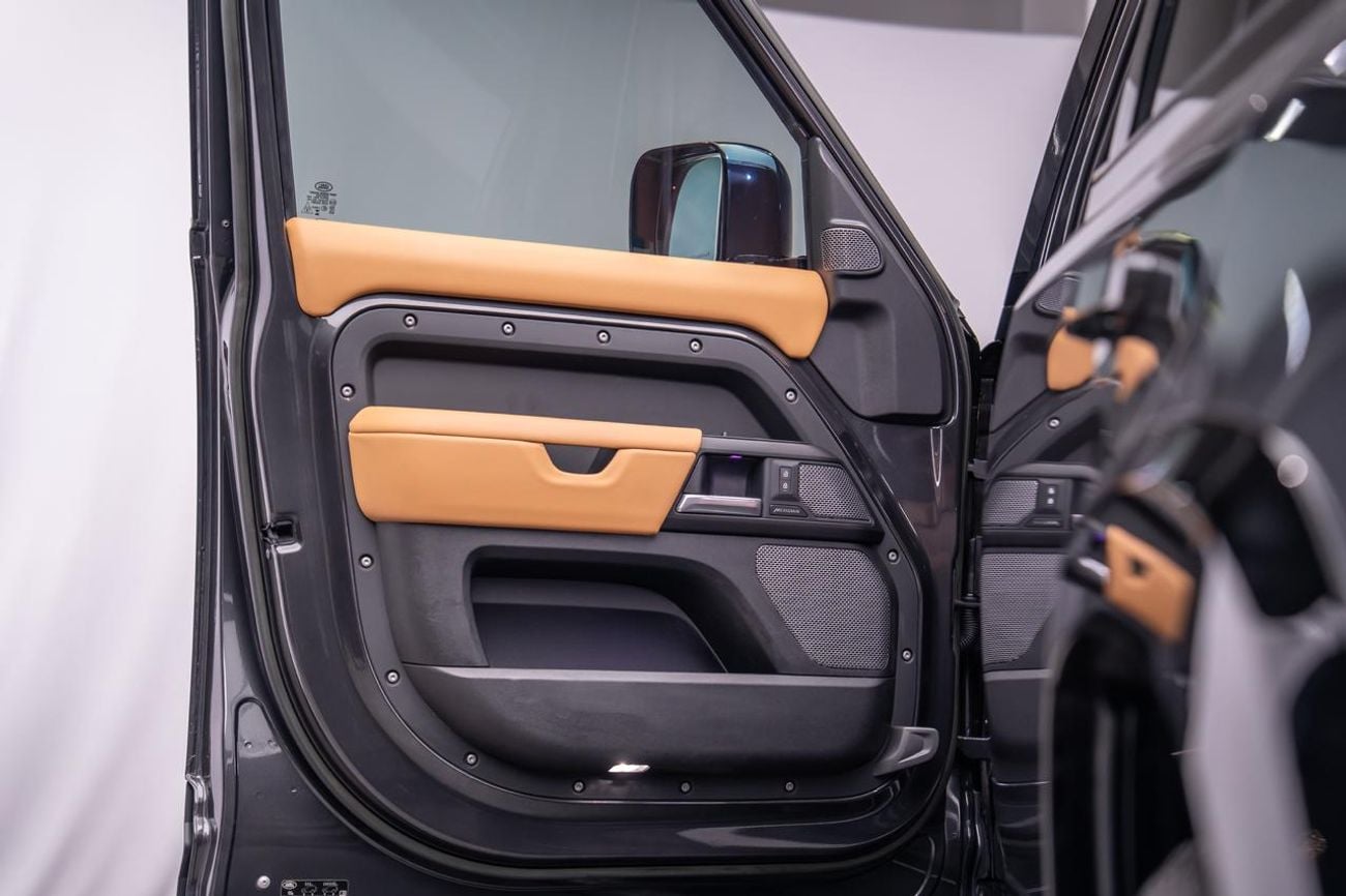 لاند روفر ديفندر 110 HSE P400