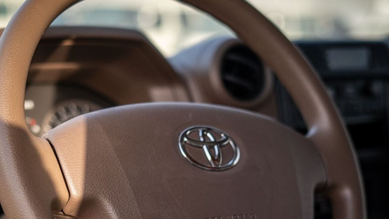 تويوتا لاند كروزر 70 78 (GRJ78) 4.0Ltr. M/T HardTop READY AMBULANCE 2023YM