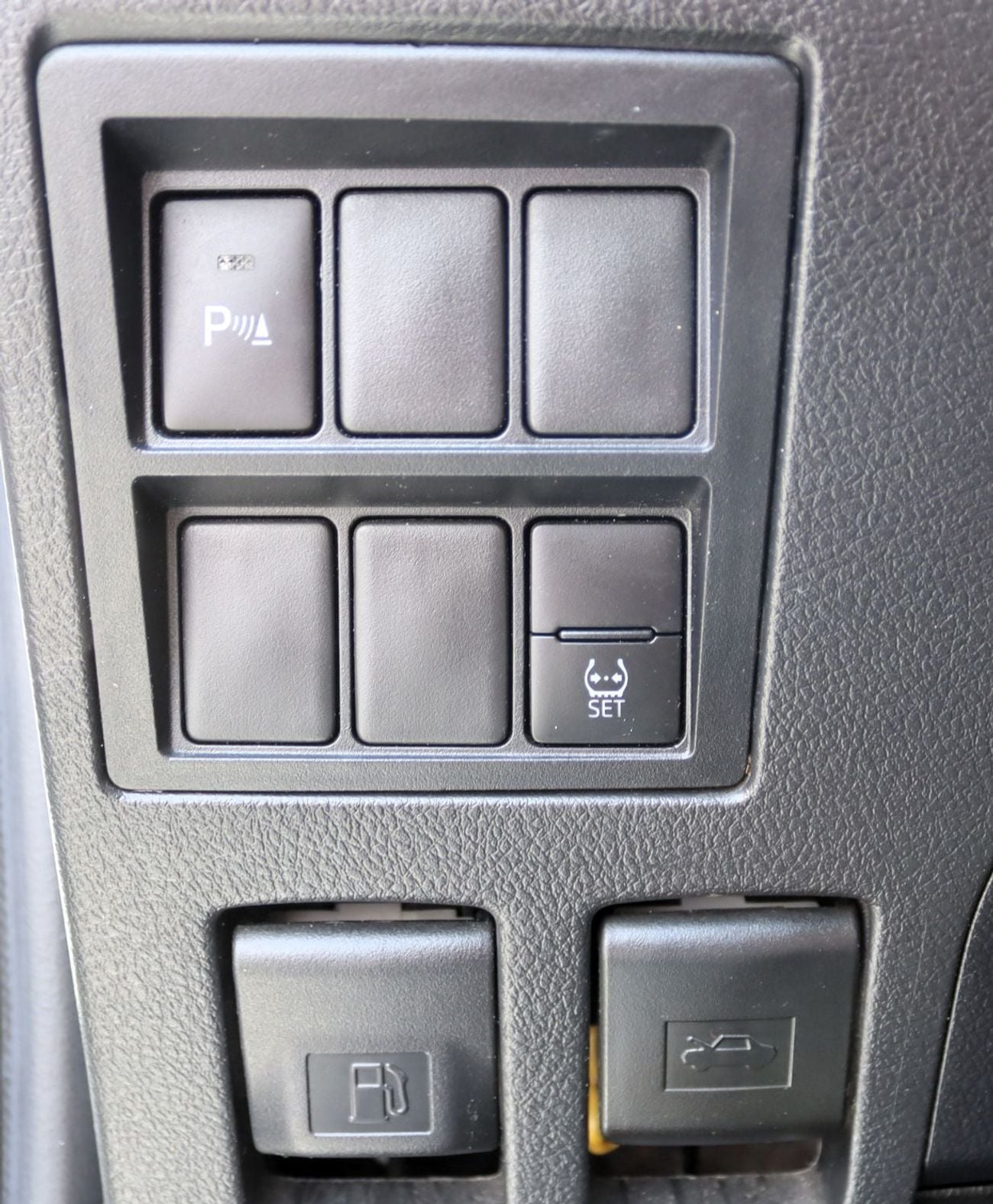 Toyota Fortuner GXR ACCIDENTS FREE - GCC- V6 - GXR - ORIGINAL PAINT - PERFECT CONDITION INSIDE OUT