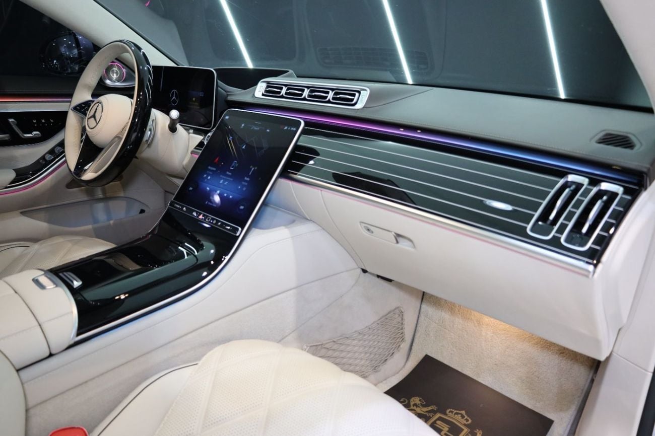 Mercedes Maybach S680 Maybach Two-Tone, Executive Rear Seat Package, Gargash Warranty + Service!!