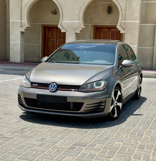 فولكس واجن جولف GTI السياره بحاله ممتازه جدا لا تحتاج اي مصاريف