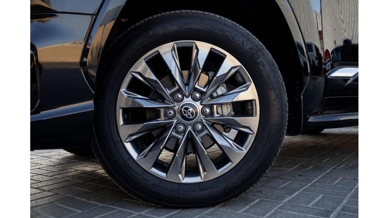 Toyota Land Cruiser Toyota Land Cruiser VXR 2024 GCC under Agency Warranty and Service Contract with Flexible Down-Payme