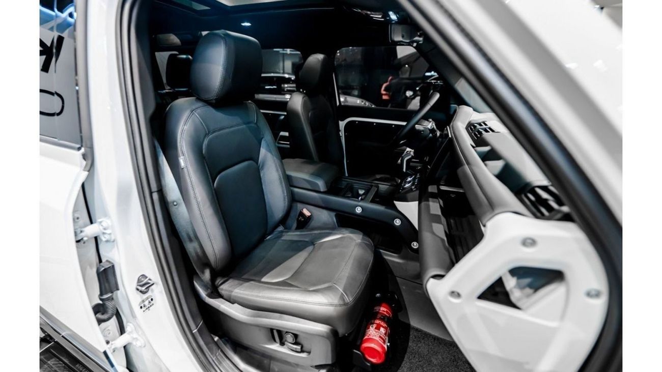 Land Rover Defender 2024 Land Rover Defender 110 P400 SE, 2028 Land Rover Edition, County Pack, Low KMs, GCC