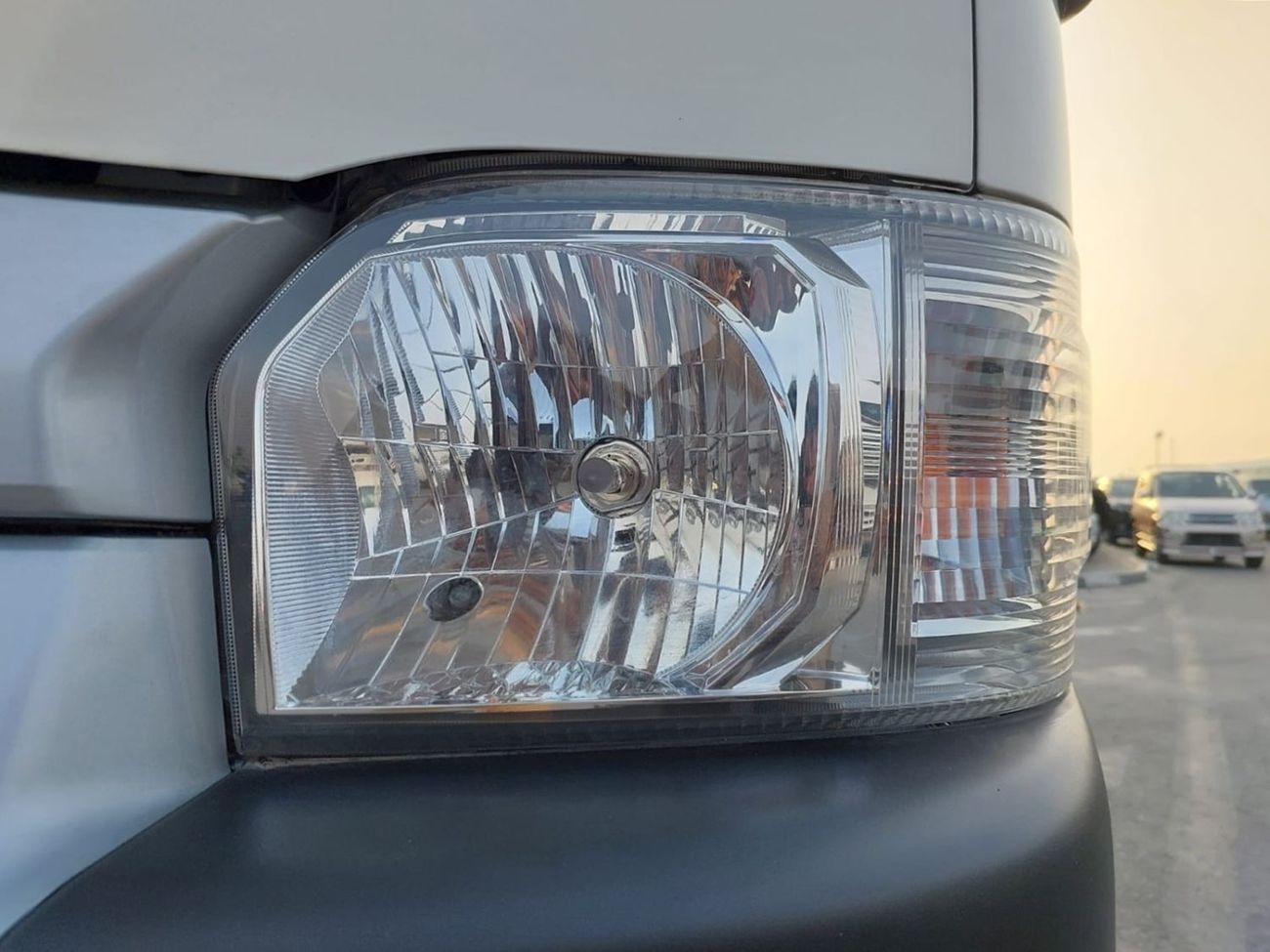 Toyota Hiace TOYOTA HIACE VAN RHD 2017 MODEL 2.7 L PETROL AUTOMATIC(PM27593)