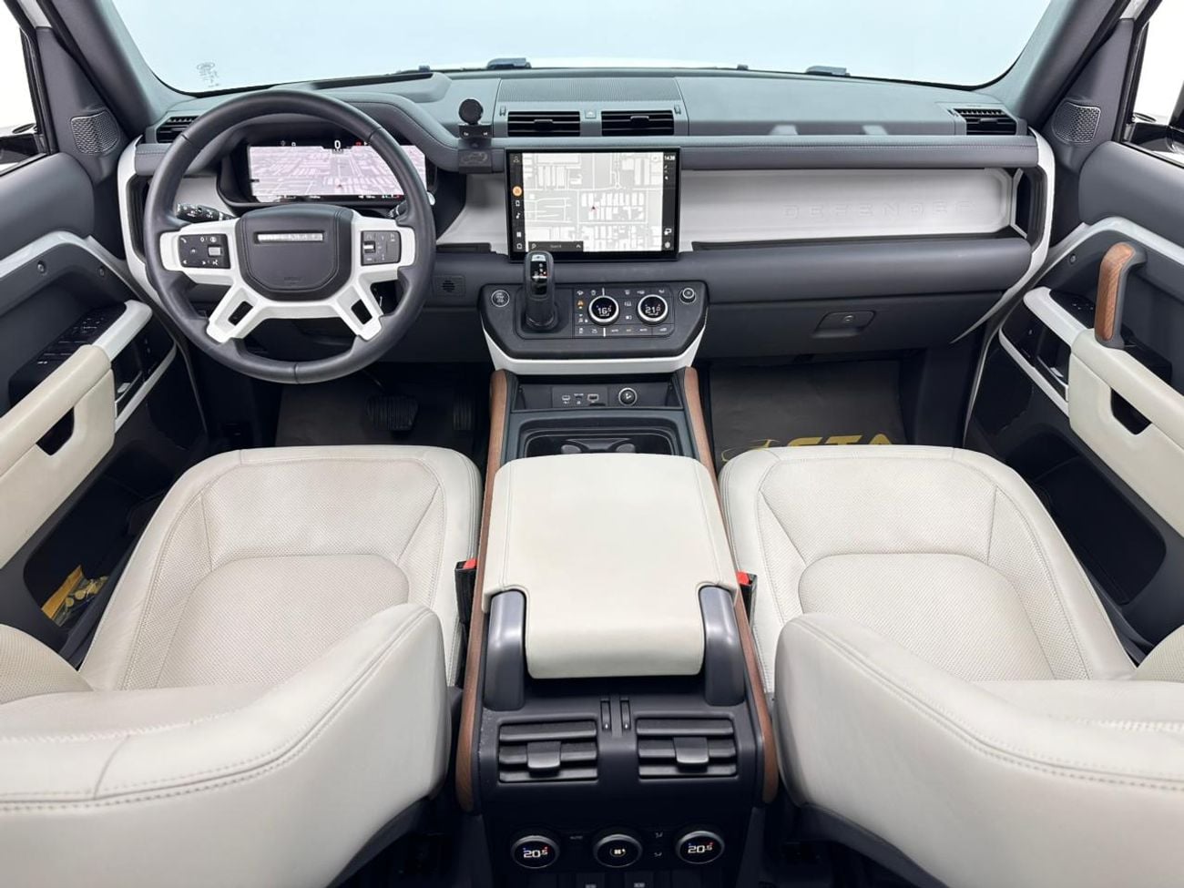 Land Rover Defender 2024 Land Rover Defender 110 HSE, 11/2028 Warranty, 01/2029 Service Contract, Land Rover FSH, GCC