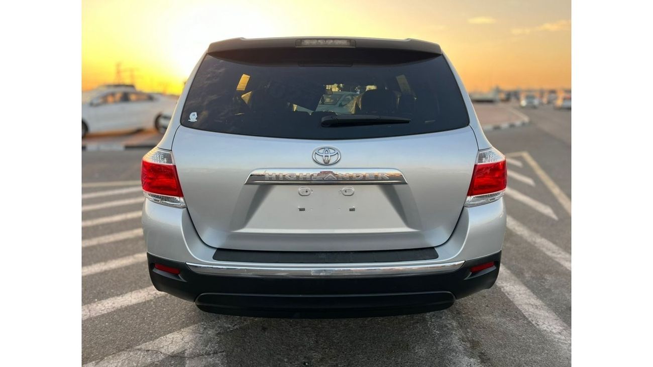 Toyota Highlander 2012 TOYOTA HIGHLANDER 4 CYLINDER - 2.7L I-4 DOHC, VVT, 187HP  7 SEATER LEATHER SEATS