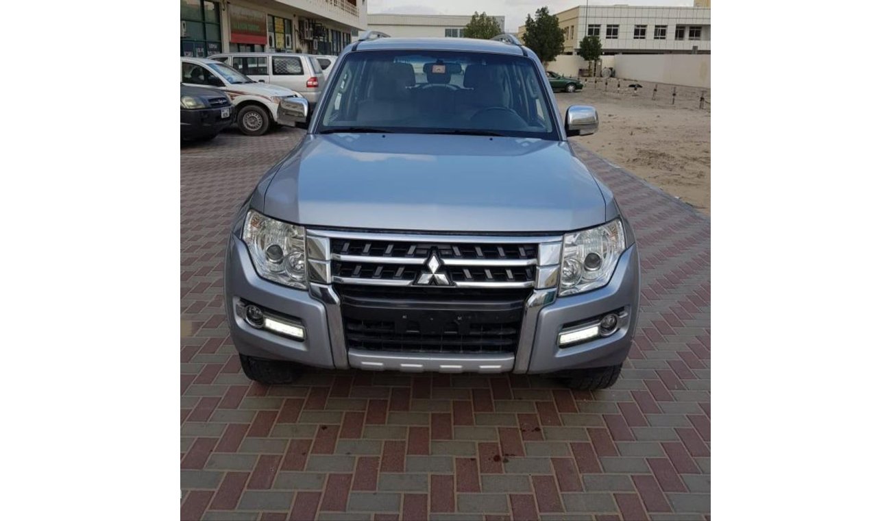 ميتسوبيشي باجيرو MITSUBISHI PAJERO V6 3.5L  ///// 2015 ///// GCC ///// WARRANTY//// ORIGINAL PAINT/////LOW MILEAGE!!