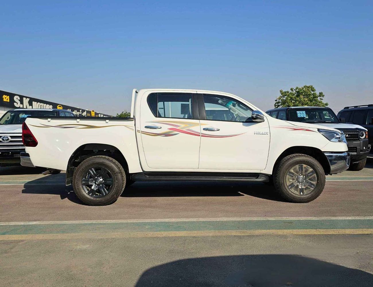 تويوتا هيلوكس SR5 FULL OPTION / M/T / 2.7L V4 PETROL /  DVD REAR CAMERA / 4WD (CODE # SR5)